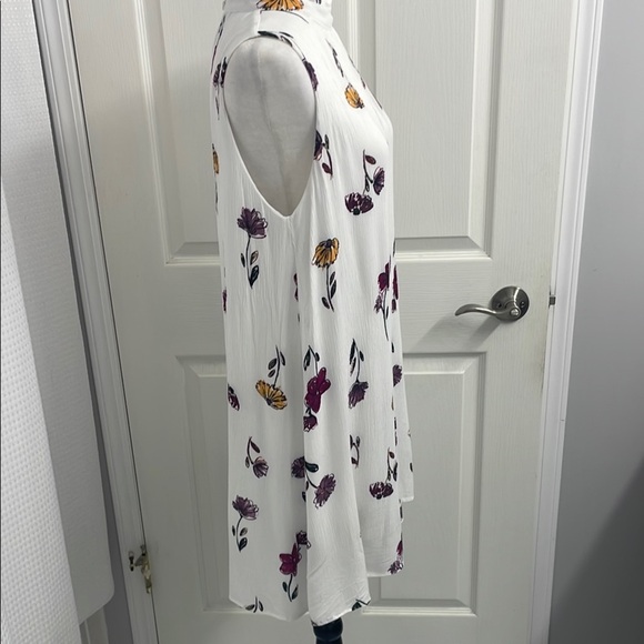 Gilli White Floral Midi Dress - Picture 4 of 8